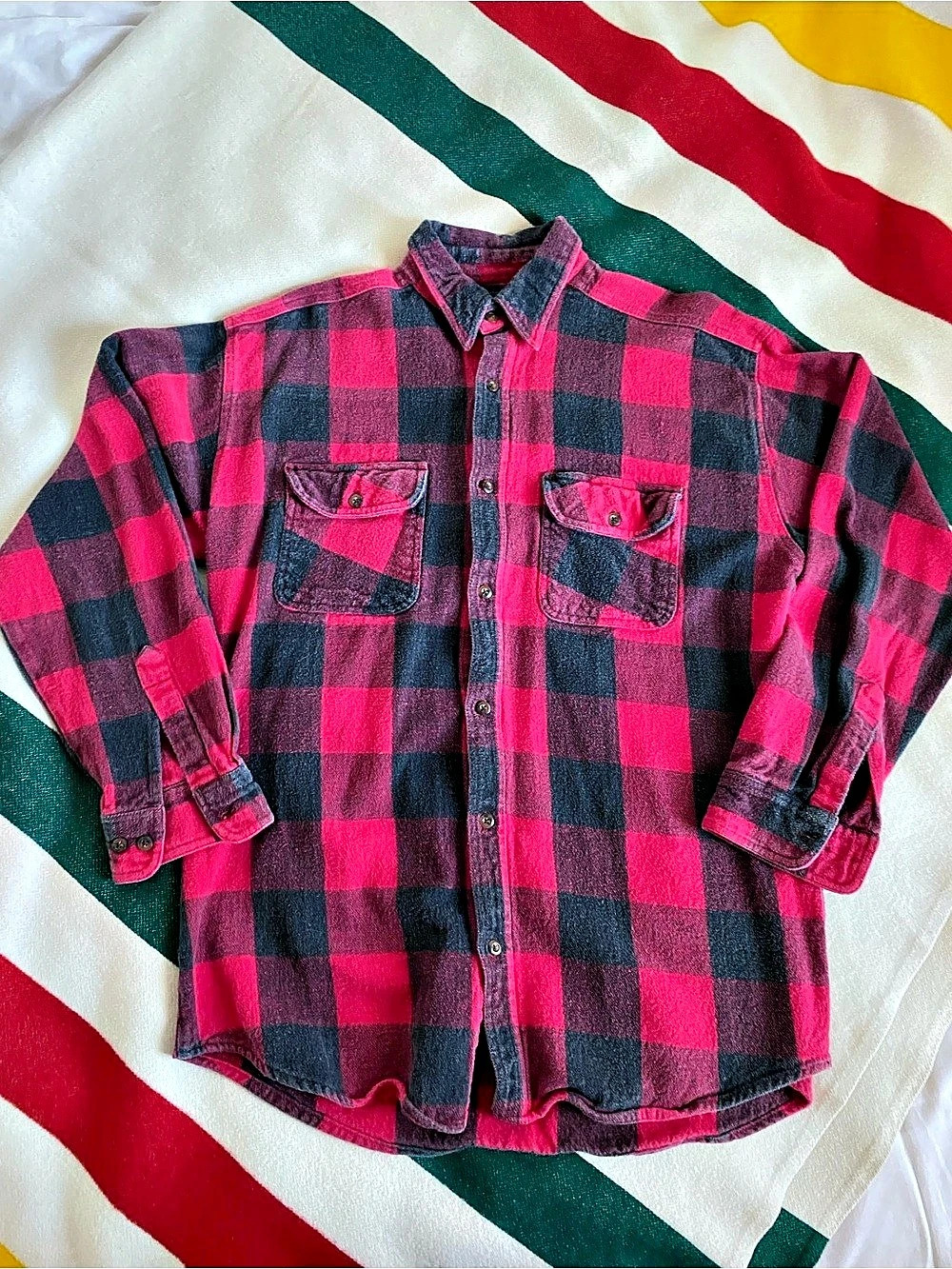 Vintage Wrangler Plaid Flannel Button Down Red and Black Lumberjack Men’s